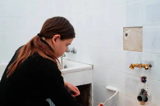 Peindre son carrelage de salle de bain : bonne ou mauvaise idée ?